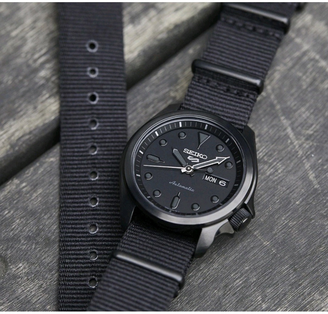 Seiko 5 Sports SRPE69K1