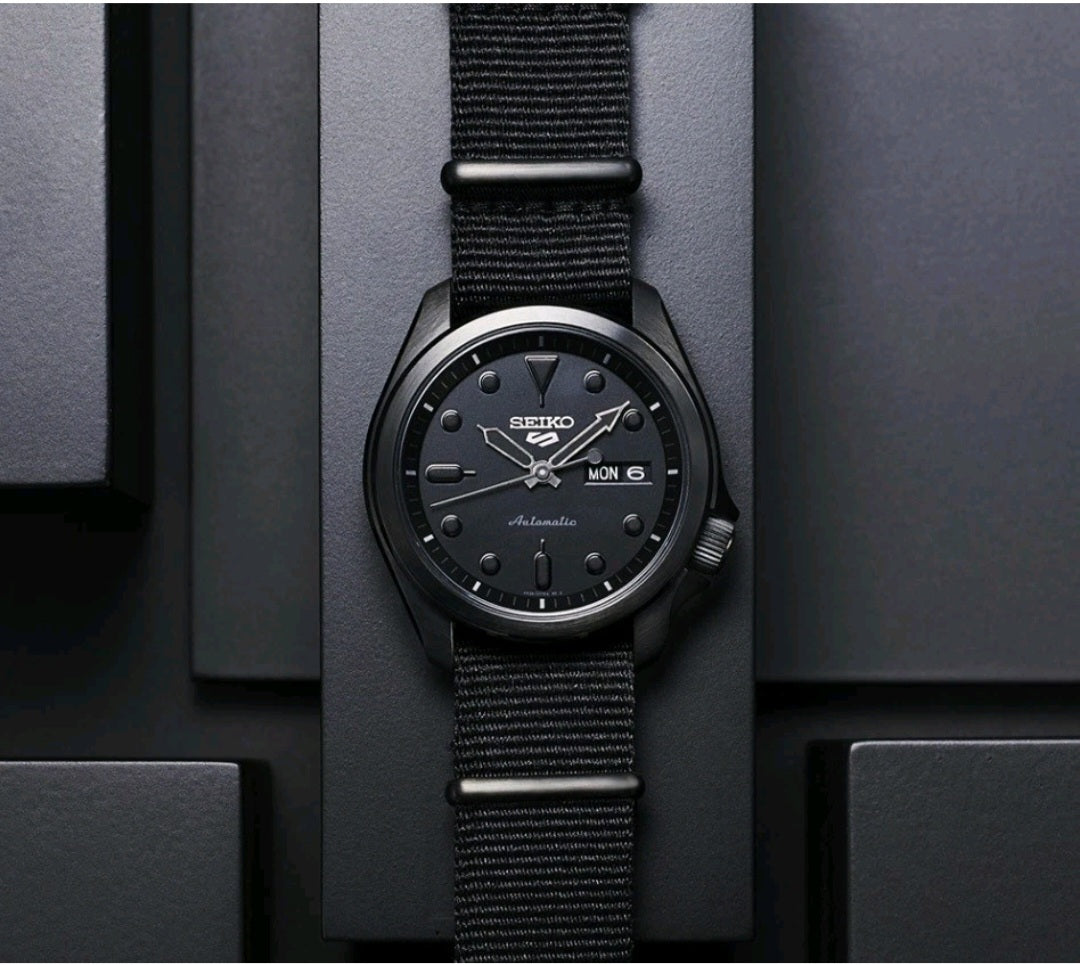 Seiko 5 Sports SRPE69K1