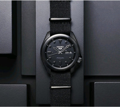 Seiko 5 Sports SRPE69K1