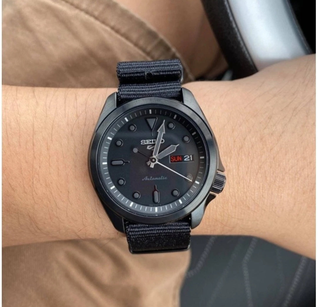 Seiko 5 Sports SRPE69K1